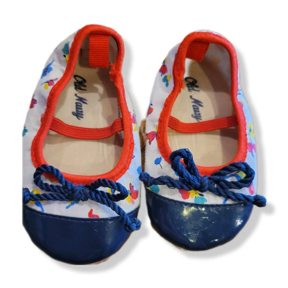Infant girls' shoes size 4